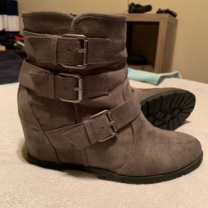 Wedge boot